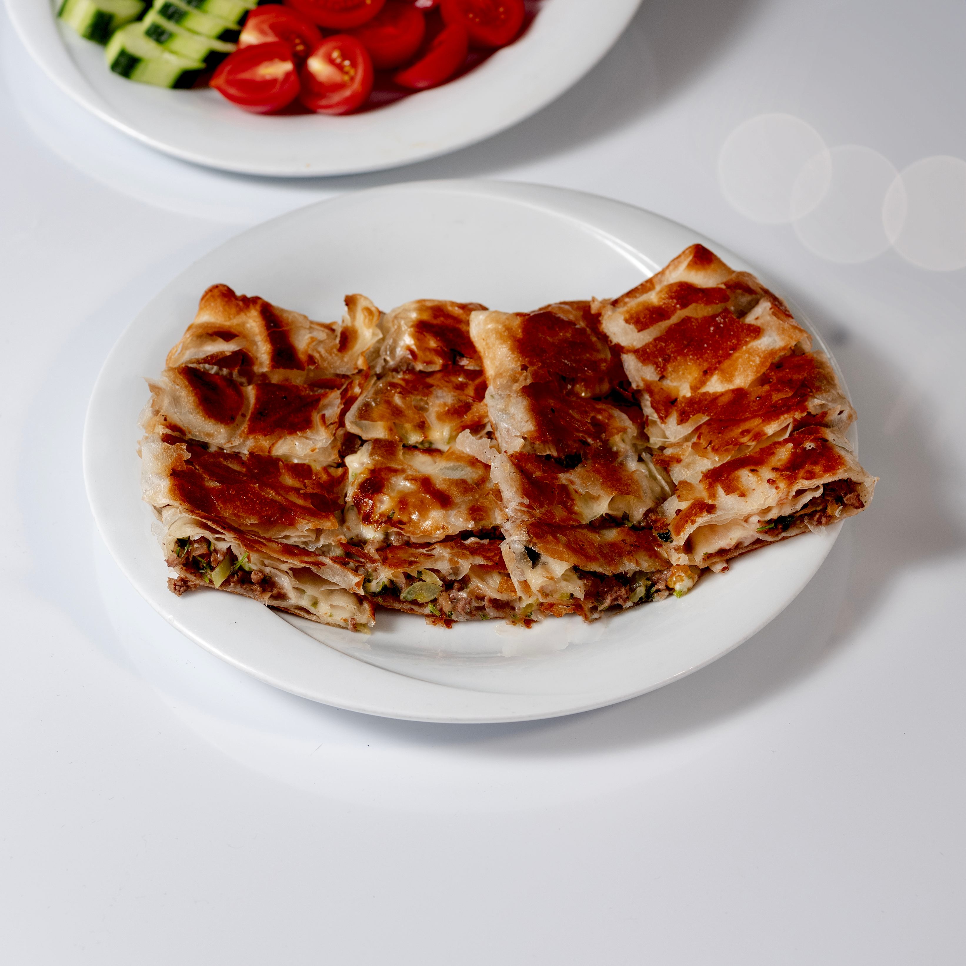 Antalya börek çeşitleri ve serpme börek sunumu